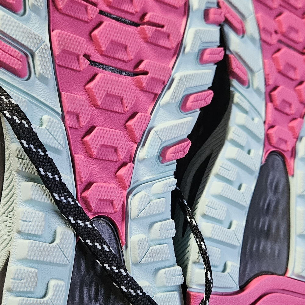 New Balance Women's Black and Pink Running Shoes NWOT - Picture 5 of 5